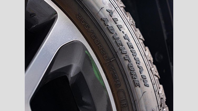 2024 認定中古車 Land Rover Defender 110 シリコンシルバー D350 ディーゼルマイルドハイブリッド X-Dynamic SE