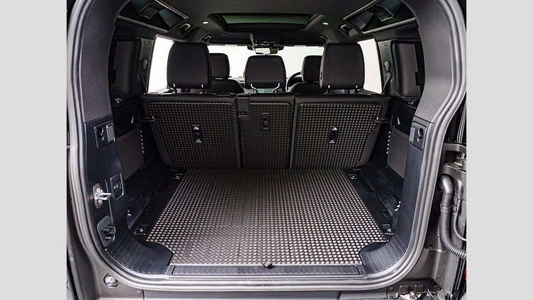 2024 認定中古車 Land Rover Defender 110 シリコンシルバー D350 ディーゼルマイルドハイブリッド X-Dynamic SE