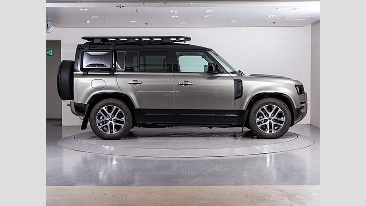 2024 認定中古車 Land Rover Defender 110 シリコンシルバー D350 ディーゼルマイルドハイブリッド X-Dynamic SE