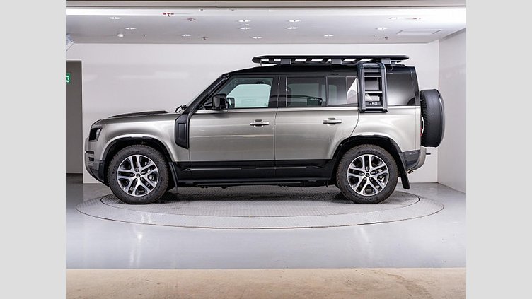 2024 認定中古車 Land Rover Defender 110 シリコンシルバー D350 ディーゼルマイルドハイブリッド X-Dynamic SE