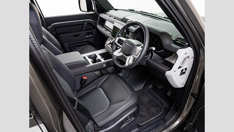 2024 認定中古車 Land Rover Defender 110 シリコンシルバー D350 ディーゼルマイルドハイブリッド X-Dynamic SE