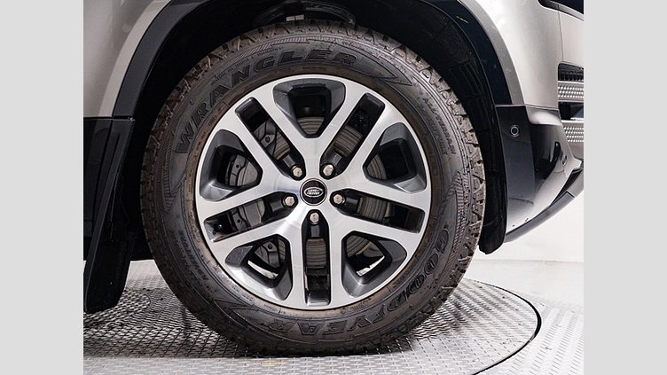 2024 認定中古車 Land Rover Defender 110 シリコンシルバー D350 ディーゼルマイルドハイブリッド X-Dynamic SE