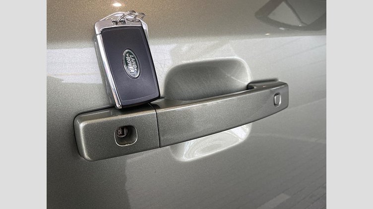 2022 認定中古車 Land Rover Defender 110 パンゲアグリーン D300 AWD（AT） S