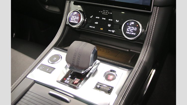 2021 認定中古車 Jaguar F-Pace アイガーグレイ D200 AWD（オートマチック）MHEV R-DYNAMIC SE