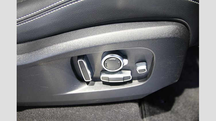 2021 認定中古車 Jaguar F-Pace アイガーグレイ D200 AWD（オートマチック）MHEV R-DYNAMIC SE