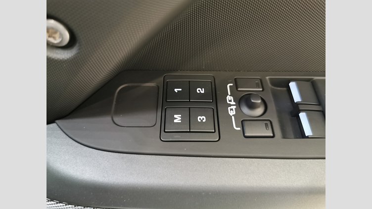 2024 認定中古車 Land Rover Defender 90 アイガーグレイ D300 AWD（AT） X-DYNAMIC SE