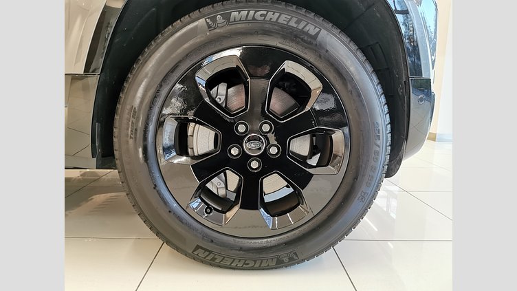 2024 認定中古車 Land Rover Defender 90 アイガーグレイ D300 AWD（AT） X-DYNAMIC SE