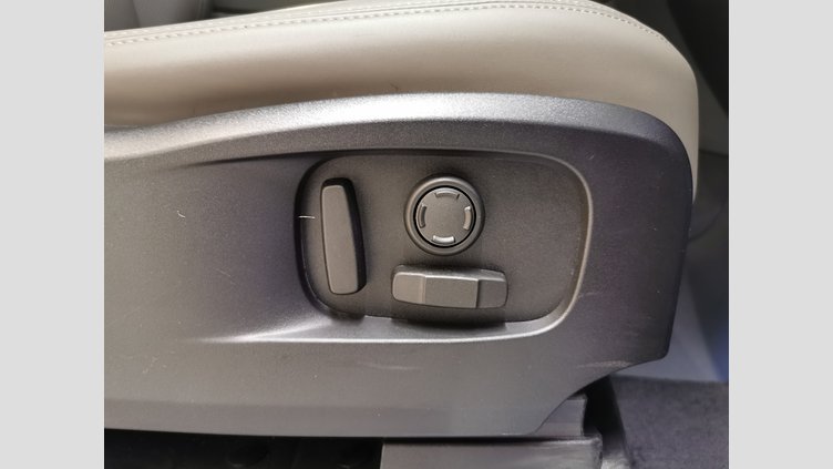 2024 認定中古車 Land Rover Defender 90 アイガーグレイ D300 AWD（AT） X-DYNAMIC SE