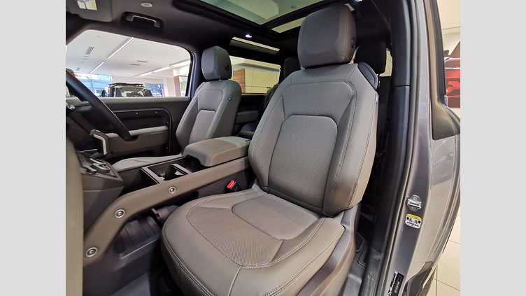 2024 認定中古車 Land Rover Defender 90 アイガーグレイ D300 AWD（AT） X-DYNAMIC SE