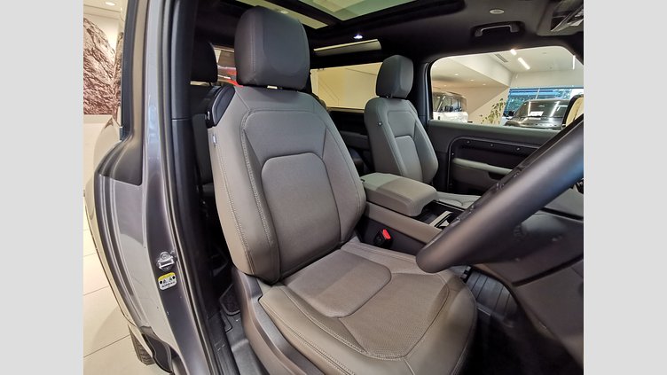 2024 認定中古車 Land Rover Defender 90 アイガーグレイ D300 AWD（AT） X-DYNAMIC SE