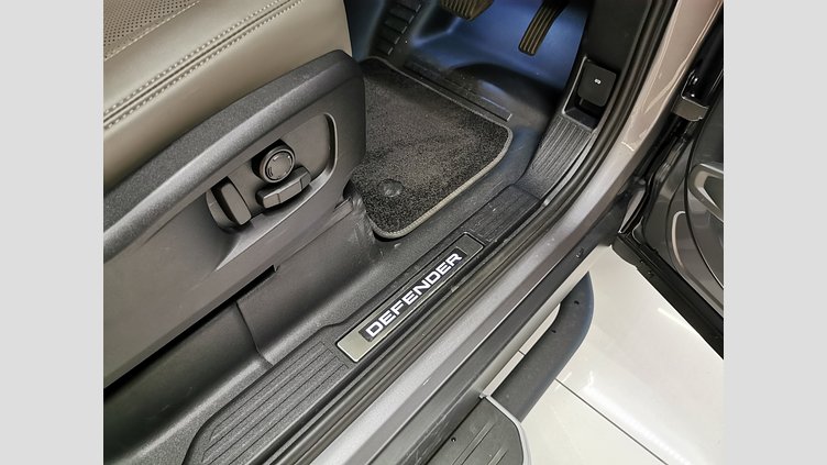 2024 認定中古車 Land Rover Defender 90 アイガーグレイ D300 AWD（AT） X-DYNAMIC SE