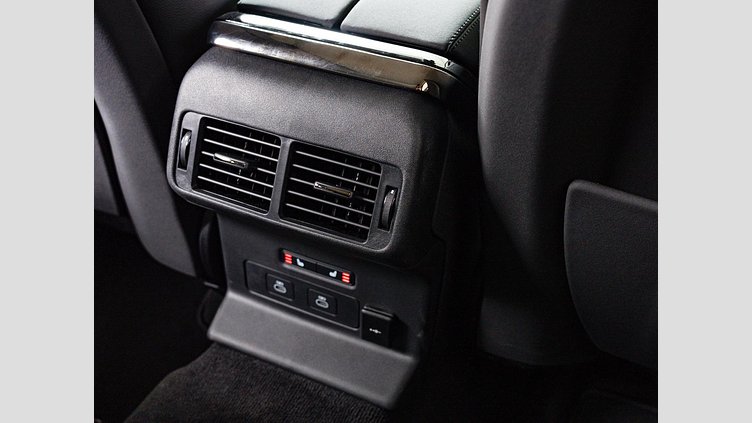 2024 認定中古車 Land Rover Range Rover Velar カルパチアングレイ P400eプラグインハイブリッド（ガソリン） スタンダードホイールベース Dynamic SE