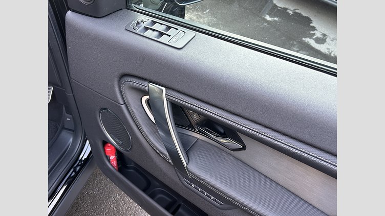 2024 認定中古車 Land Rover Discovery Sport サントリーニブラック P250（ガソリン） 標準ホイール DYNAMIC SE