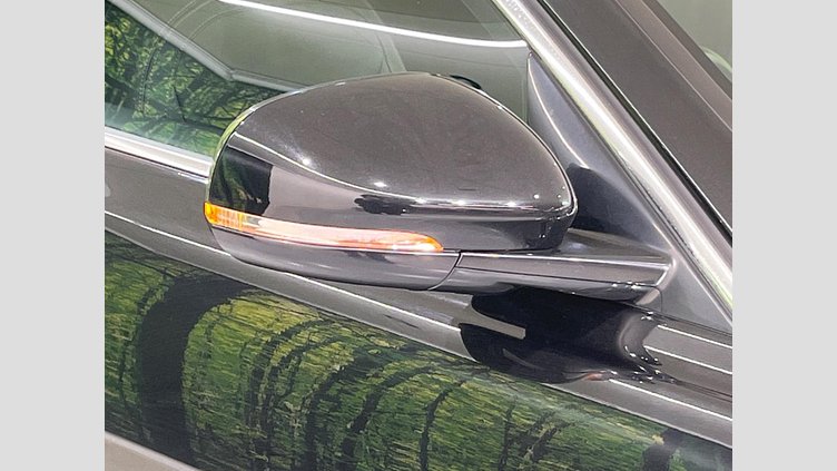 2019 認定中古車 Jaguar XE Santorini Black 204DT プレステージ