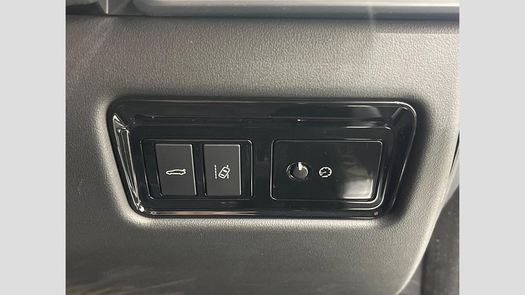 2019 認定中古車 Jaguar XE Santorini Black 204DT プレステージ