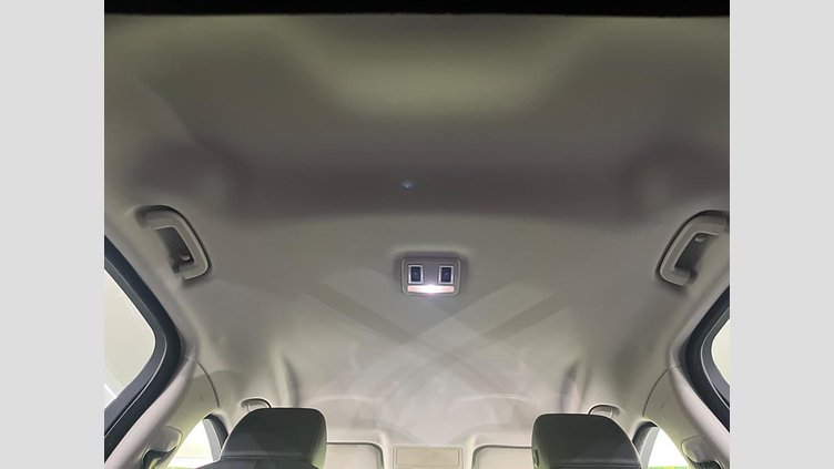 2019 認定中古車 Jaguar XE Santorini Black 204DT プレステージ