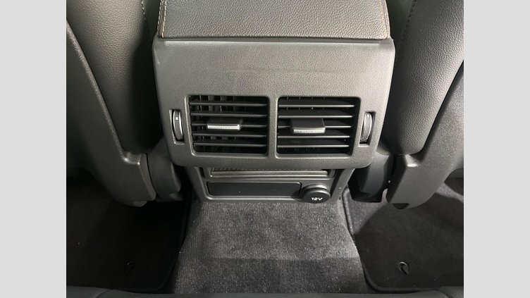 2019 認定中古車 Jaguar XE Santorini Black 204DT プレステージ