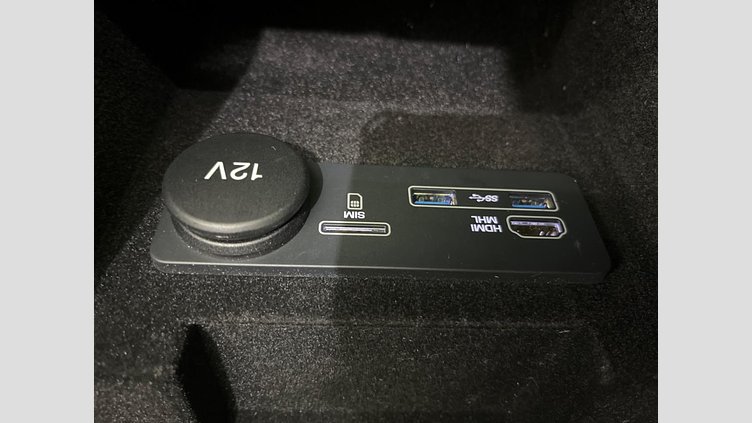 2019 認定中古車 Jaguar XE Santorini Black 204DT プレステージ