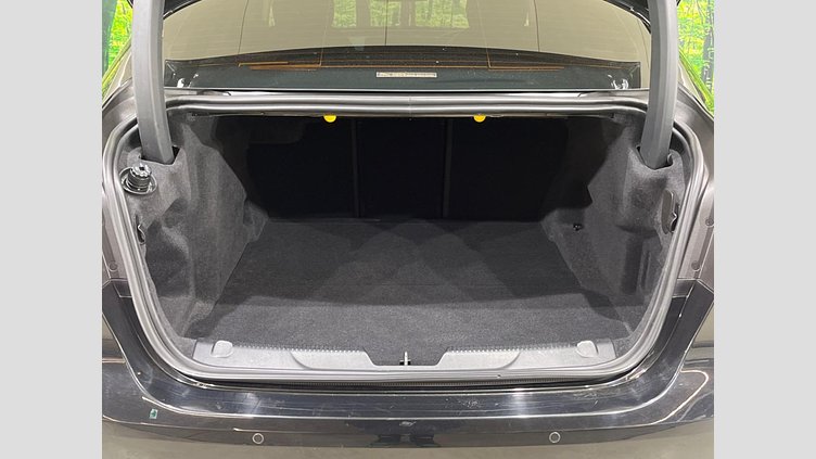 2019 認定中古車 Jaguar XE Santorini Black 204DT プレステージ