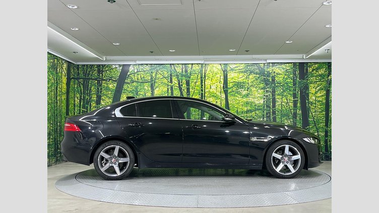 2019 認定中古車 Jaguar XE Santorini Black 204DT プレステージ