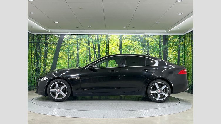 2019 認定中古車 Jaguar XE Santorini Black 204DT プレステージ