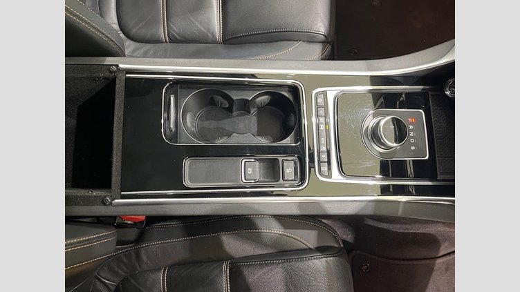 2019 認定中古車 Jaguar XE Santorini Black 204DT プレステージ