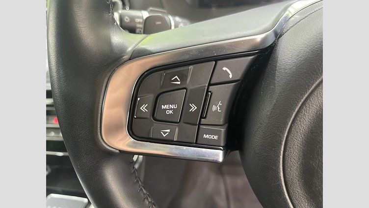 2019 認定中古車 Jaguar XE Santorini Black 204DT プレステージ