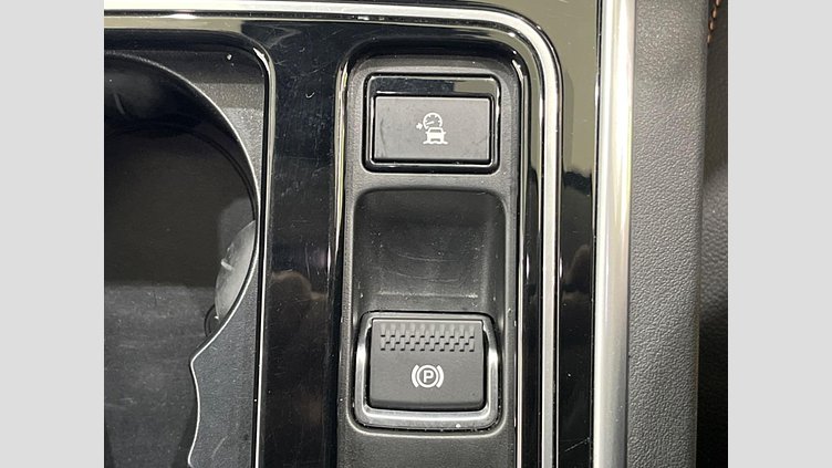 2019 認定中古車 Jaguar XE Santorini Black 204DT プレステージ