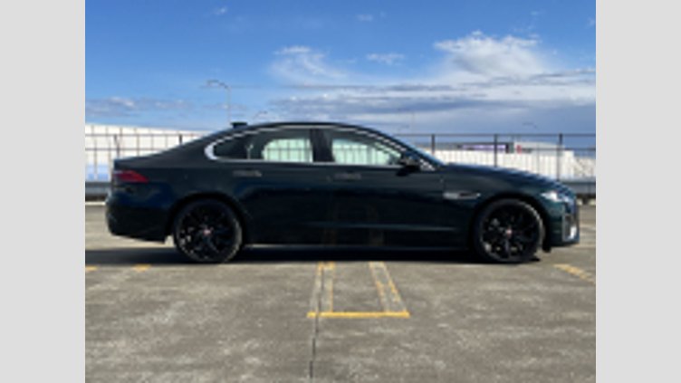 2020 認定中古車 Jaguar XF ブリティッシュレーシンググリーン D200 AWD（オートマチック）MHEV SALOON S