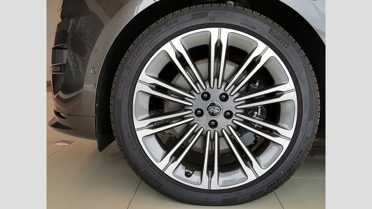 2024 認定中古車 Land Rover Range Rover Sport シャラントグレイ P550eプラグインハイブリッド（ガソリン） スタンダードホイールベース Dynamic SE