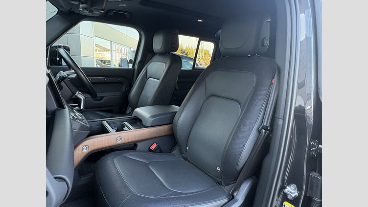 2022 認定中古車 Land Rover Defender 110 カルパチアングレイ D300 AWD（AT） X-DYNAMIC SE