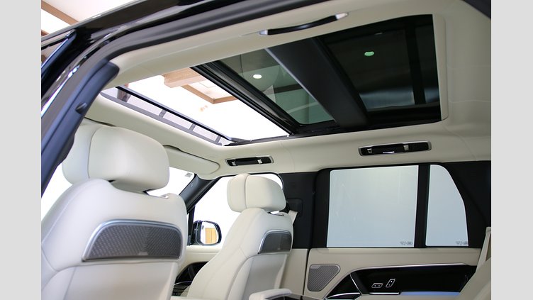 2025 認定中古車 Land Rover Range Rover サントリーニブラック P550 AWD PHEV（AT） スタンダードホイールベース Autobiography