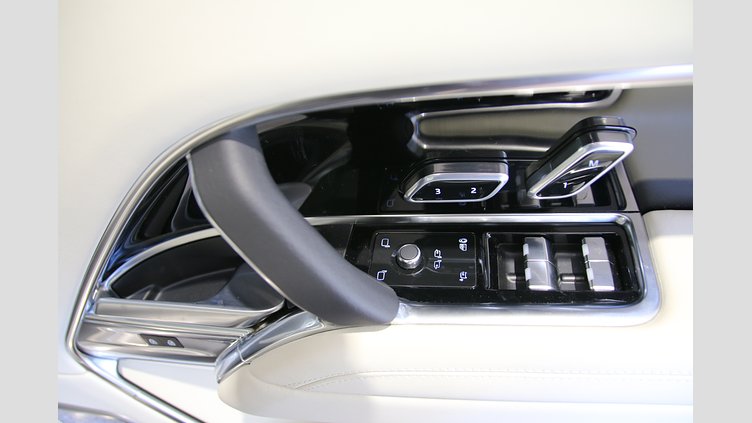 2025 認定中古車 Land Rover Range Rover サントリーニブラック P550 AWD PHEV（AT） スタンダードホイールベース Autobiography