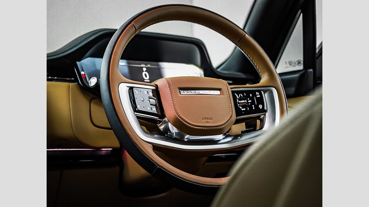 2025 Approved Land Rover Range Rover Santorini Black AWD 4.4 HSE (P530)