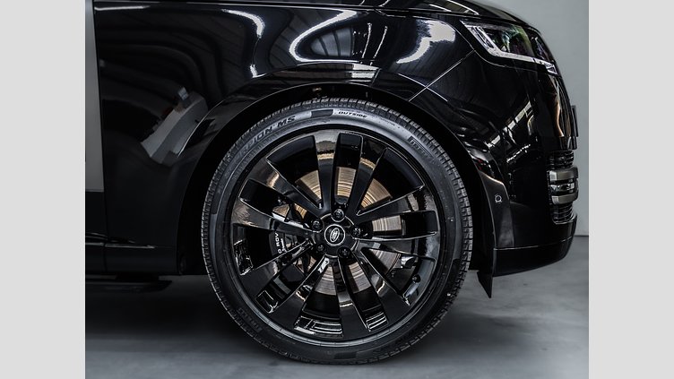 2025 Approved Land Rover Range Rover Santorini Black AWD 4.4 HSE (P530)