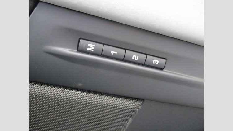 2024 認定中古車 Land Rover Range Rover Evoque フジホワイト D200マイルドハイブリッド（ディーゼル） Standard Wheelbase DYNAMIC SE