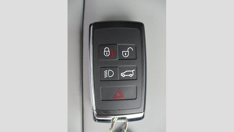 2024 認定中古車 Land Rover Range Rover Evoque フジホワイト D200マイルドハイブリッド（ディーゼル） Standard Wheelbase DYNAMIC SE