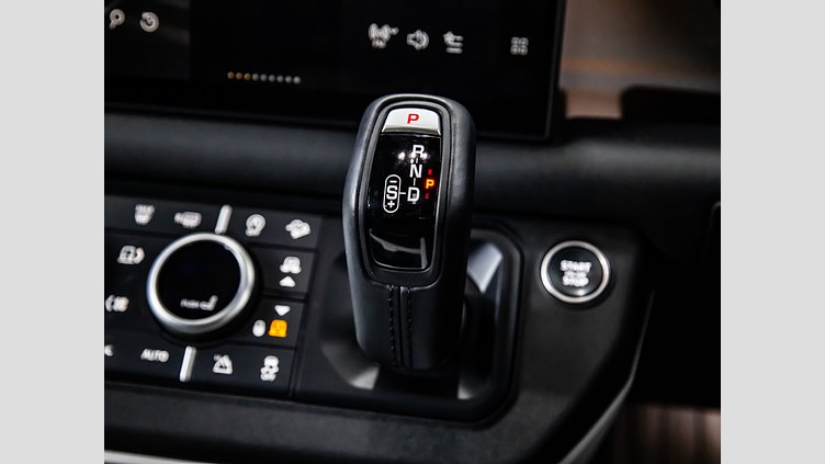 2025 Approved Land Rover Defender 110 Fuji White AWD D350 HSE X-Dynamic