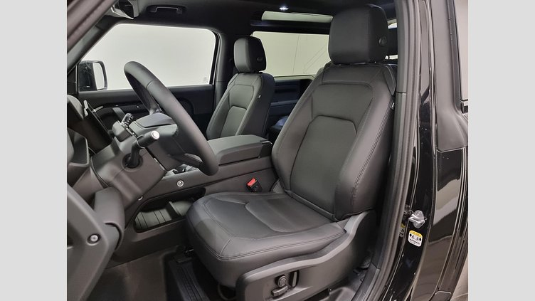 2025 Nova vozila Land Rover Defender 90 Santorini crna D200 AWD AUTOMATIC AWD X-DYNAMIC