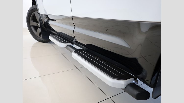 2023 Approved Land Rover Defender 110 Yulong White AWD D300 X-Dynamic HSE