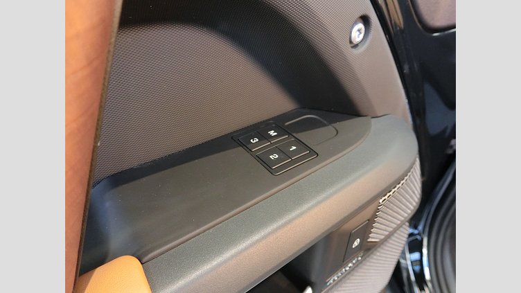 2022 認定中古車 Land Rover Defender 110 サントリーニブラック D300 AWD（AT） X