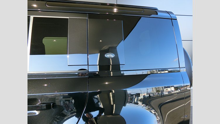 2022 認定中古車 Land Rover Defender 110 サントリーニブラック D300 AWD（AT） X