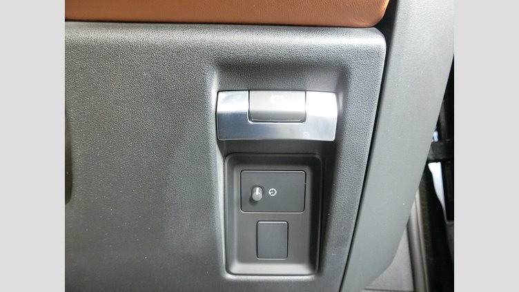 2022 認定中古車 Land Rover Defender 110 サントリーニブラック D300 AWD（AT） X