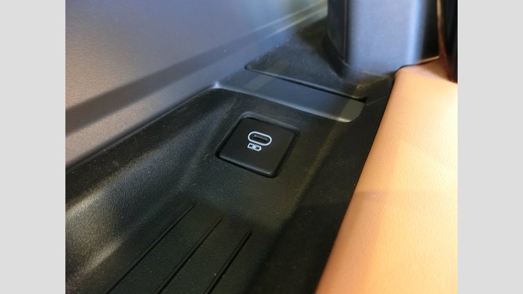 2022 認定中古車 Land Rover Defender 110 サントリーニブラック D300 AWD（AT） X