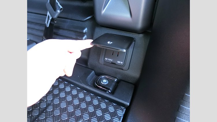 2022 認定中古車 Land Rover Defender 110 サントリーニブラック D300 AWD（AT） X