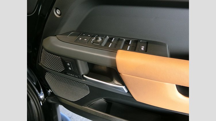 2022 認定中古車 Land Rover Defender 110 サントリーニブラック D300 AWD（AT） X