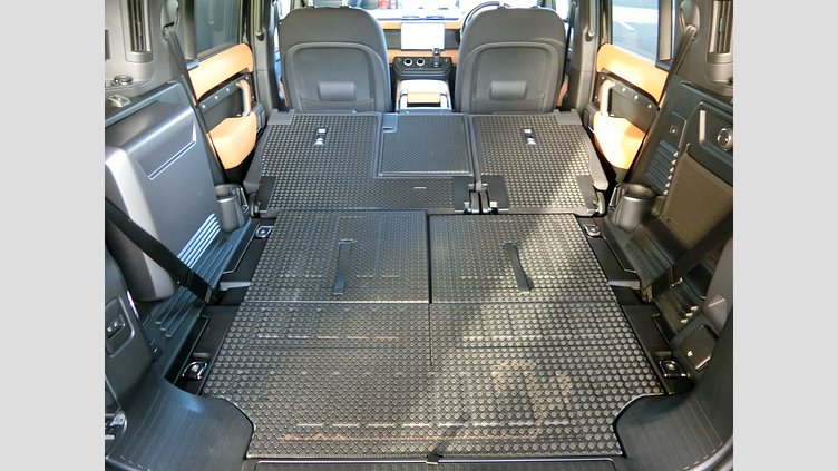 2022 認定中古車 Land Rover Defender 110 サントリーニブラック D300 AWD（AT） X