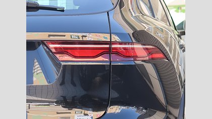 F-Pace 11