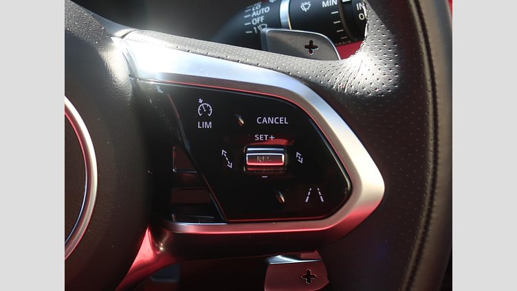 2022 認定中古車 Jaguar F-Pace サントリーニブラック D204 AWD（オートマチック）MHEV R-DYNAMIC BLACK