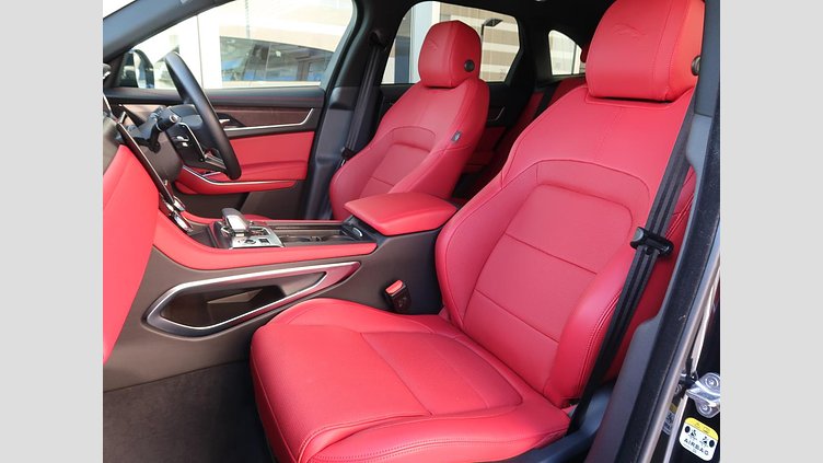 2022 認定中古車 Jaguar F-Pace サントリーニブラック D204 AWD（オートマチック）MHEV R-DYNAMIC BLACK